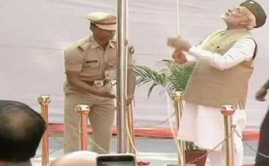 आजाद हिंद सरकार की स्थापना के 75 साल पूरे होने पर PM मोदी ने लालकिले पर फहराया तिरंगा आजाद हिंद सरकार की स्थापना के 75 साल पूरे होने पर PM मोदी ने लालकिले पर फहराया तिरंगा
