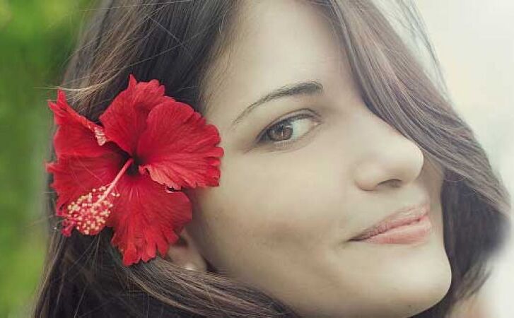 इस फूल से बढ़ाएं बालों की सुंदरता