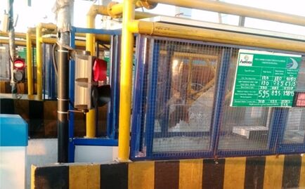 घाटाबिल्लौद टोल प्लाजा पर बदमाशाें ने की तोड़फोड़