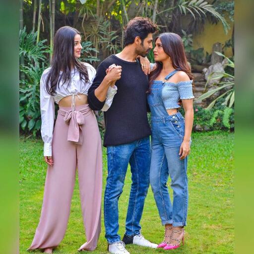 कार्तिक आर्यन की फिल्म से तापसी हुईं आउट, इन दो एक्ट्रेस ने मारी एंट्री