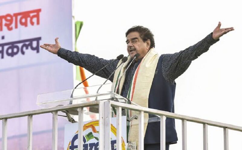 ममता के मंच पर दिखे शत्रुघ्न सिन्हा, तो बीजेपी नेता बोले उनकी परवाह नहीं करते