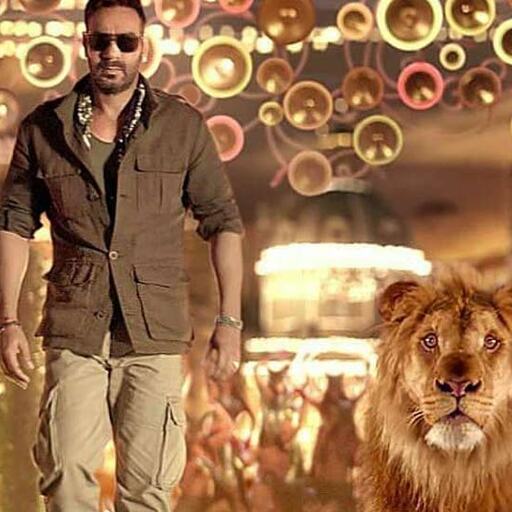 अजय देवगन ने असली शेर के साथ किया रैंपवॉक,