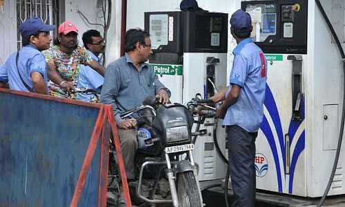 लगातार 13वें दिन पेट्रोल-डीजल हुआ महंगा, जानें आपके शहर का रेट