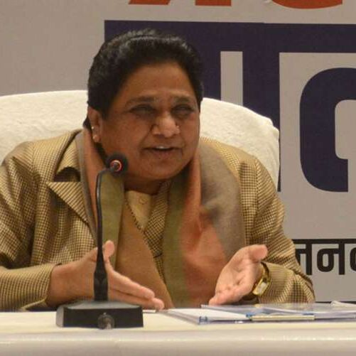 ईवीएम को लेकर मायावती ने कहा- चुनाव आयोग 2019 के चुनाव बैलट पेपर से ही कराए