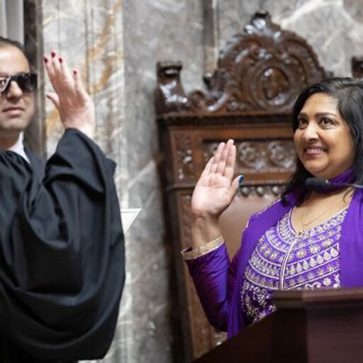 बिहार की बेटी ने अमेरिका में गीता के साथ ली सीनेटर की शपथ, जय हिंद का लगाया नारा