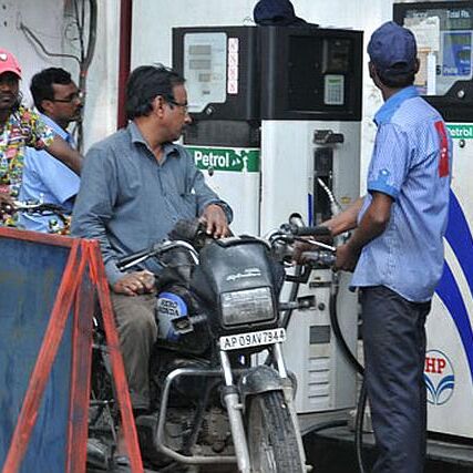 लगातार 13वें दिन पेट्रोल-डीजल हुआ महंगा, जानें आपके शहर का रेट