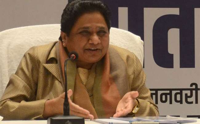 ईवीएम को लेकर मायावती ने कहा- चुनाव आयोग 2019 के चुनाव बैलट पेपर से ही कराए