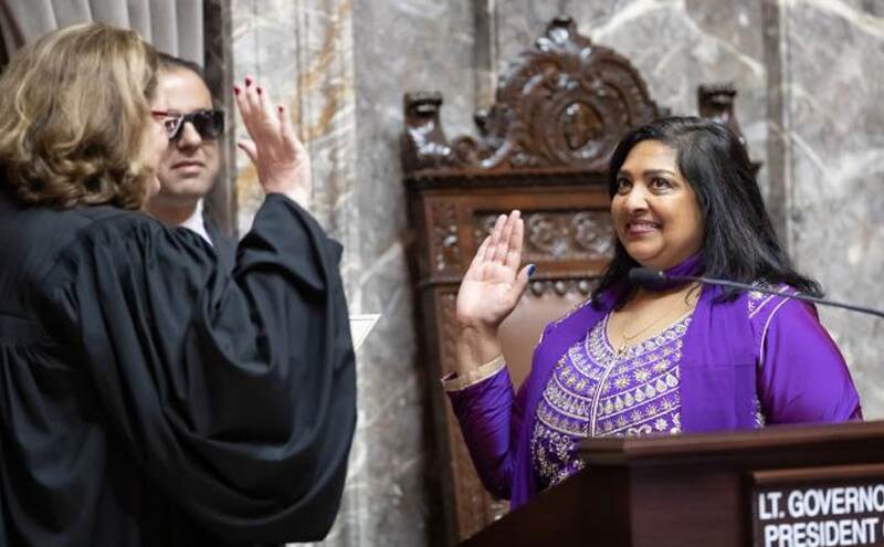 बिहार की बेटी ने अमेरिका में गीता के साथ ली सीनेटर की शपथ, जय हिंद का लगाया नारा