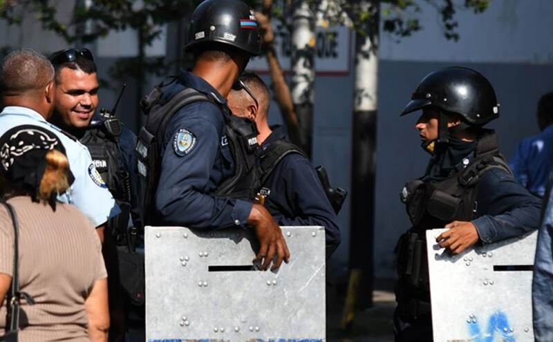 वेनेजुएलाः सुरक्षा बलों ने सैनिक विद्रोह को किया काबू, 27 विद्रोही गिरफ्तार