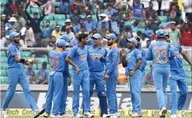 मार्केट में आया उल्टी जीन्स पहनने का फैशन