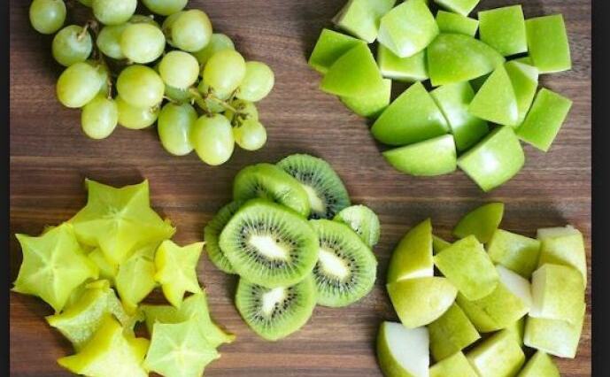 आज करें इन फलों का दान, नहीं होगी कभी धन की कमी