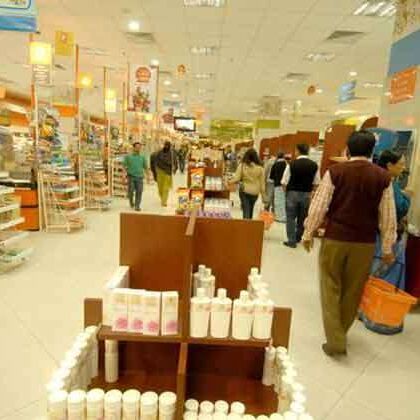 सरकार सिंगल ब्रैंड खुदरा कंपनियों को स्थानीय खरीद नियमों में दे सकती है छूट