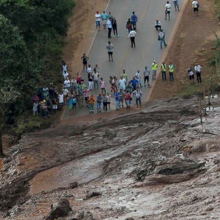 ब्राजील : खदान के पास बांध के ढह जाने से मची तबाही, 50 की मौत सैकड़ों लापता