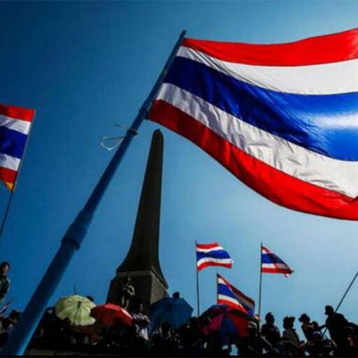 नाजियों का प्रतीक चिन्ह पहनकर प्रस्तुति देने पर गायिका ने मांगी माफी