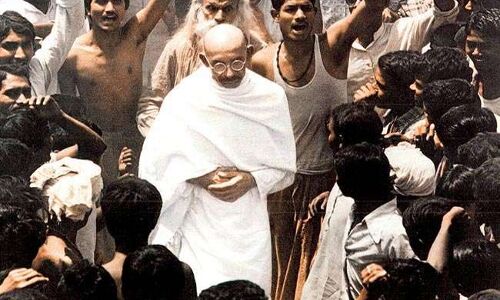 बॉलीवुड में भी छाए रहे राष्ट्रपिता, इस फिल्म में जीवंत हुआ गांधी का चंपारण