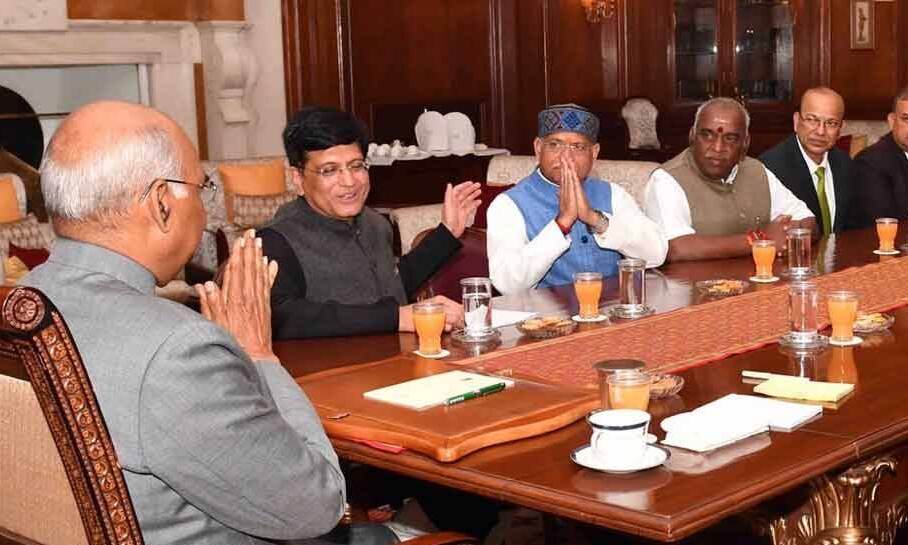 राष्ट्रपति जी बजट पेश करने की इजाजत दीजिए, अरे पहले जूस पीजिए...