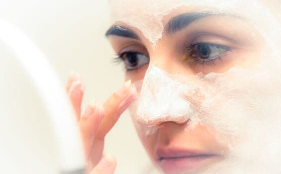 अगर आप भी फेस वाश इस्तेमाल करते समय कर रहे है ये गलतियां, तो हो जाइये सावधान