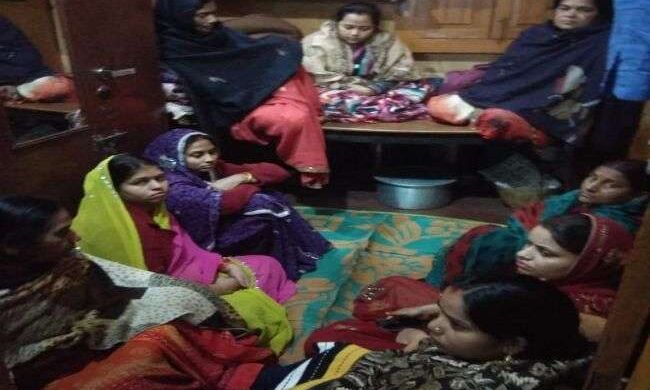गोरखपुर में सूदखोरों से तंग परिवार ने की खुदकुशी, पांच की मौत