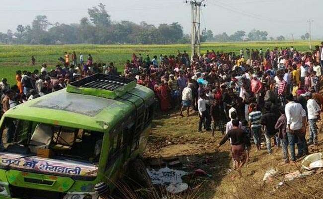 बिहार में दुर्घटनाओं का काला सोमवार: खाई में गिरी बस, पिकअप व ट्रक में टक्‍कर; 11 मरे