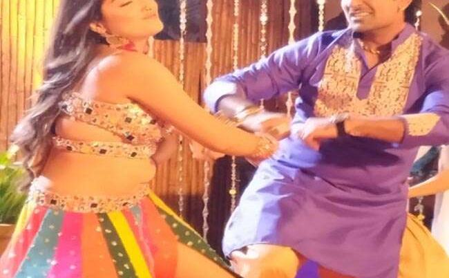 यू ट्यूब क्वीन आम्रपाली दुबे ने आइटम सांग पर लगाया ठुमका-