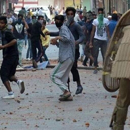 पाकिस्‍तान की बड़ी करतूत, कश्‍मीरी युवाओं को सोशल मीडिया के जरिये बना रहा आतंकी