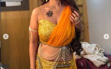 नए अवतार में नजर आईं नागिन शेषा, लगाई इंटरनेट पर आग