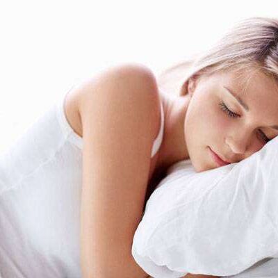 कहीं आप भी तो नहीं सो रहे गंदे तकिए पर, घेर लेंगी ये बीमारियां