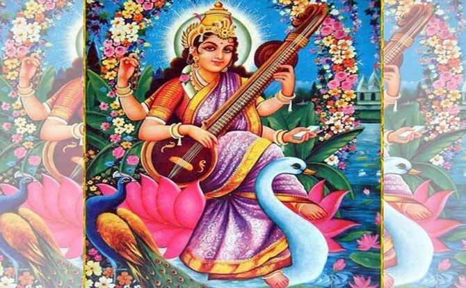 बसंत पंचमी पर माँ सरस्वती की इस आरती से करें उन्हें खुश