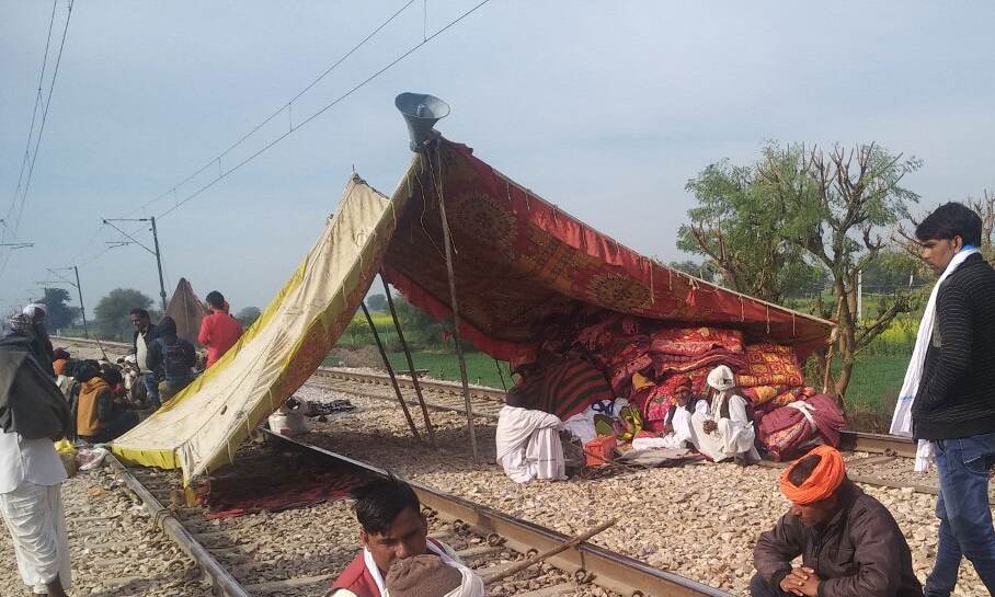 गुर्जरों का आंदोलन चौथे दिन भी जारी, पुलिस ने बढ़ाई फोर्स