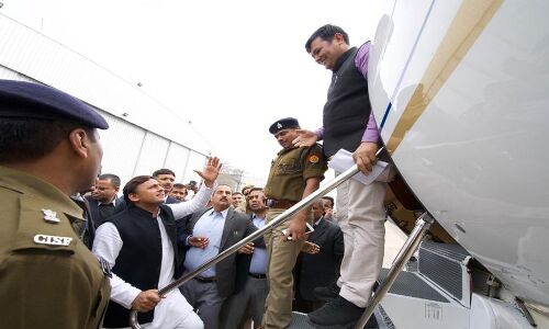 जैसे आज अखिलेश को रोका गया, कभी सपा सरकार ने योगी को भी इलाहाबाद में घुसने नहीं दिया था