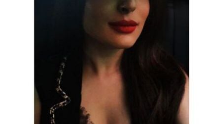 टीवी इंडस्ट्री छोड़ते ही बदले कृतिका कामरा के रंग, दिखाई हॉटनेस