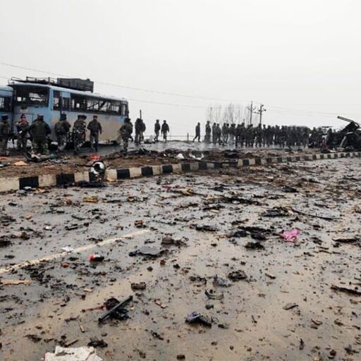 जम्‍मू-कश्‍मीर में अब तक का सबसे बड़ा आतंकी हमला, 40 जवान शहीद