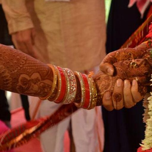 Valentine Day के दिन लड़के ने किन्नर से रचाई शादी,