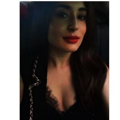 टीवी इंडस्ट्री छोड़ते ही बदले कृतिका कामरा के रंग, दिखाई हॉटनेस