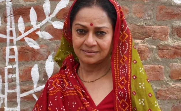 मोदी की बायोपिक में एक और स्टारकास्ट का हुआ खुलासा, ये बड़ी एक्ट्रेस निभाएंगी मां का किरदार