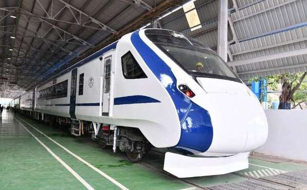 आम लोगों के लिए शुरू हुई देश की पहली सेमी बुलेट ट्रेन,
