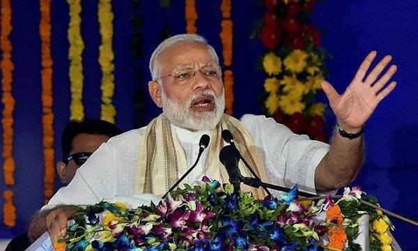 अपने संसदीय क्षेत्र वाराणसी पहुंचे PM मोदी, 39 परियोजनाओं का करेंगे लोकार्पण