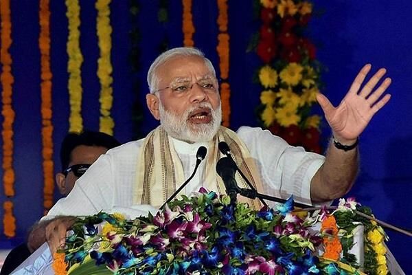 अपने संसदीय क्षेत्र वाराणसी पहुंचे PM मोदी, 39 परियोजनाओं का करेंगे लोकार्पण
