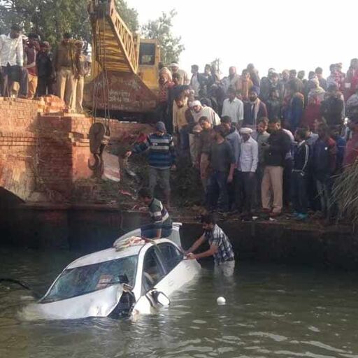 बुलंदशहर: मकैना नहर में गिरी कार, 5 लोगों की मौत, 3 गंभीर घायल