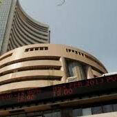 शेयर बाजार में तेजी का सिलसिला जारी, सेंसेक्स 135 अंक सुधरा