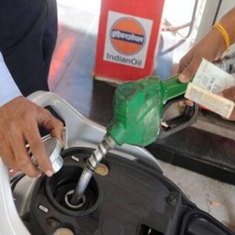 चुनाव से पहले यहां 5 रुपये लीटर सस्ता हुआ पेट्रोल, डीजल में भी बड़ी कटौती