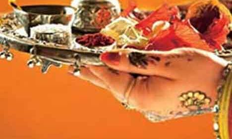 पूजा के बाद क्यों की जाती है आरती, जानिए...