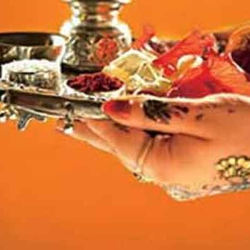 पूजा के बाद क्यों की जाती है आरती, जानिए...