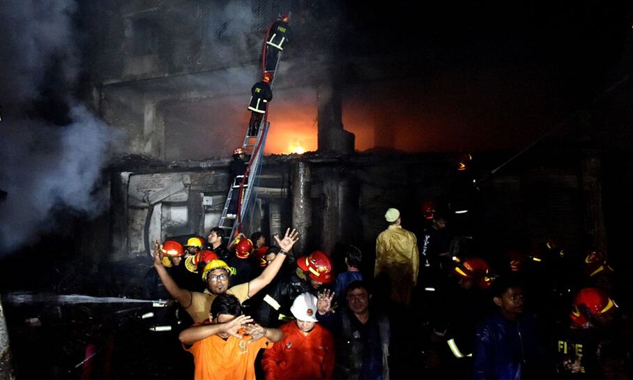 ढाका की इमारत में लगी भीषण आग, अब तक 70 लोगों की मौत