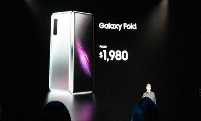 SAMSUNG ने लॉन्च कर दिया मुड़ने वाला स्मार्टफोन, कीमत है लाखों में