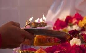 पूजा के बाद क्यों की जाती है आरती, जानिए...