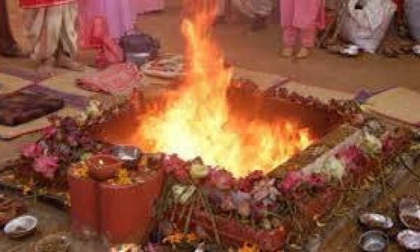 हवन के समय क्यों बोलते हैं स्वाहा, जानें इसका कारण
