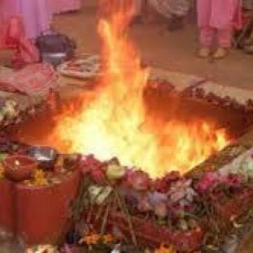 हवन के समय क्यों बोलते हैं स्वाहा, जानें इसका कारण