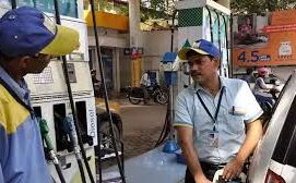 सप्ताह के पहले दिन 25 पैसे तक महंगा हुआ पेट्रोल-डीजल