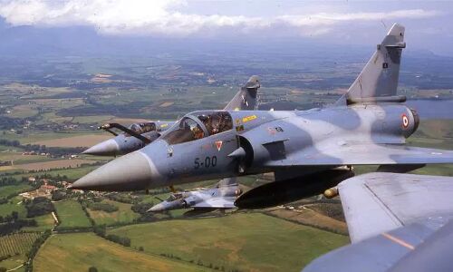 जिस मिराज-2000 ने पाकिस्तान में मचाई तबाही, पढ़िए उसकी 10 खूबियां